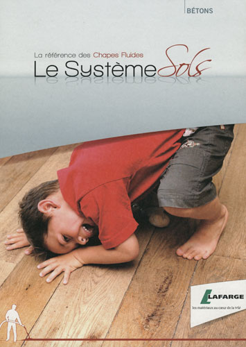 Lafarge Système Sols - Enfant jouant sur un parquet de bois