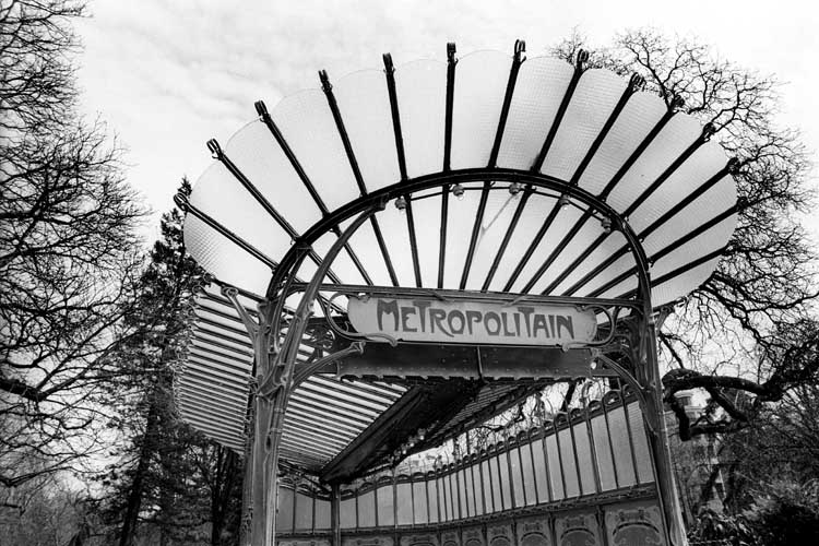 Aménagement d'entrée de métro à Paris